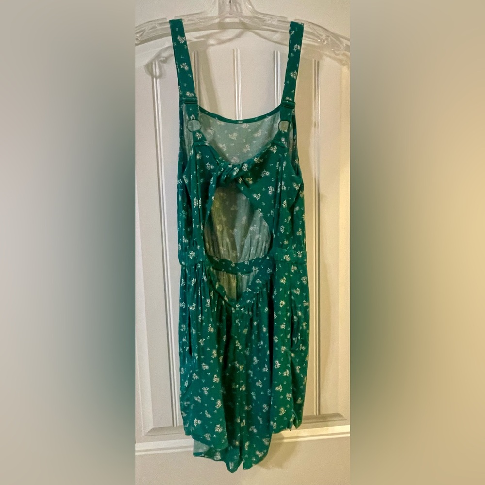 American Eagle small twist back green floral romper - Picture 3 of 5